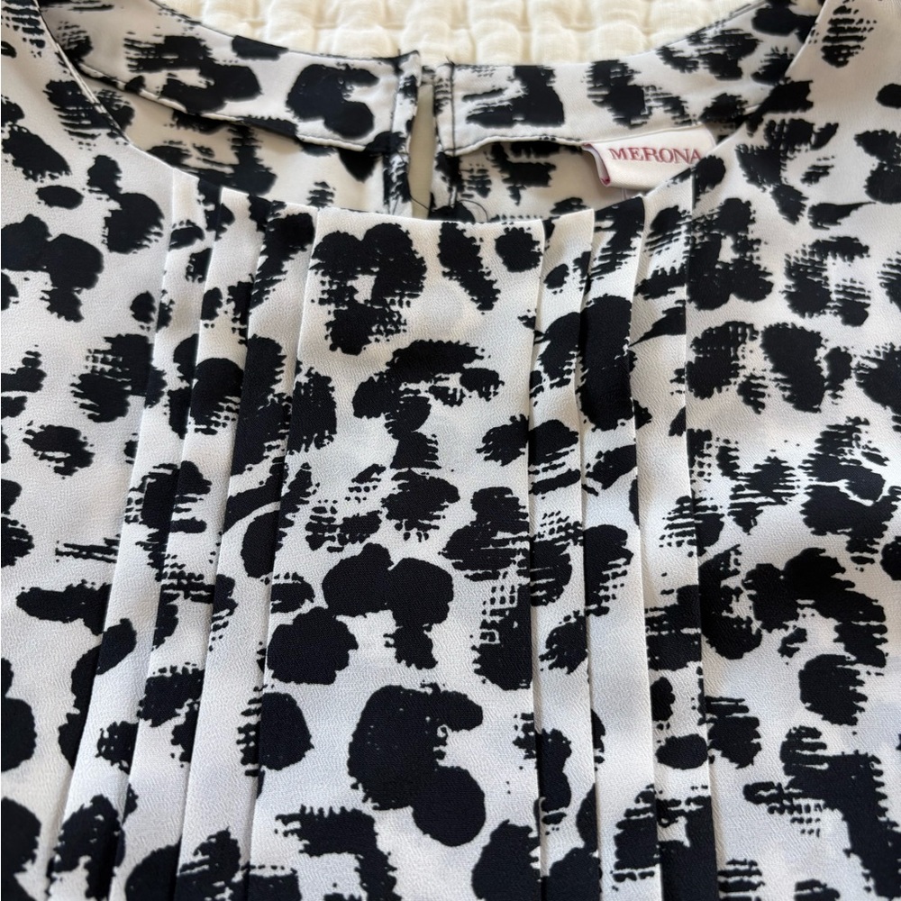 Leopard Print Sleeveless Blouse - Picture 2 of 5